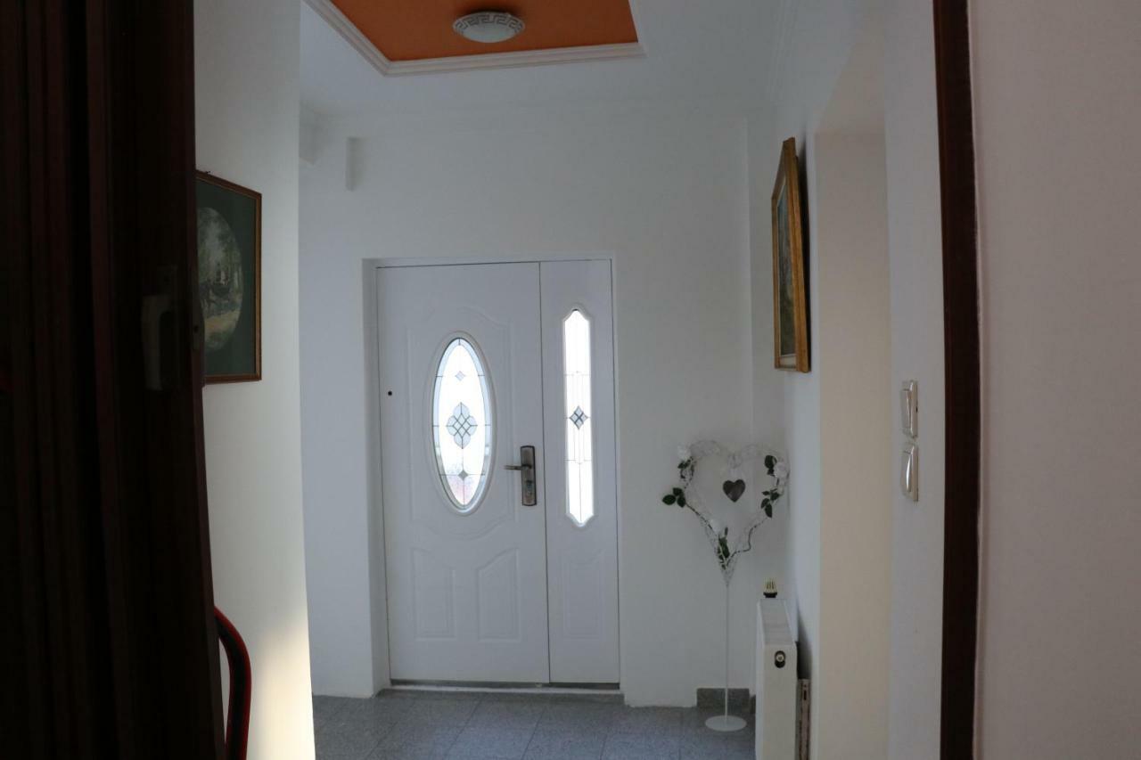 The Lakehouse Villa Neusiedl Am See Wienerstrasse 8 Bagian luar foto