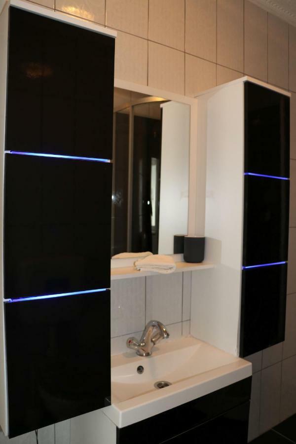 The Lakehouse Villa Neusiedl Am See Wienerstrasse 8 Bagian luar foto