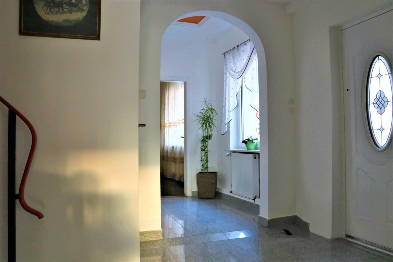 The Lakehouse Villa Neusiedl Am See Wienerstrasse 8 Bagian luar foto